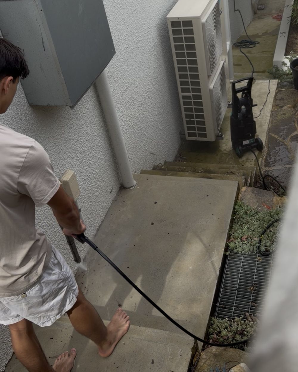 Concrete side path and landing after pressure washing
